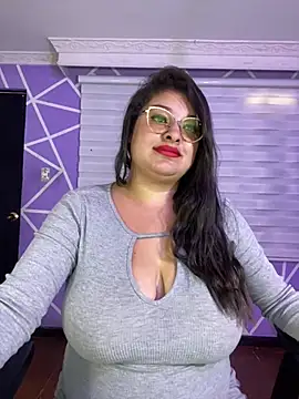 MiiaaJoness' Live XXX Chat