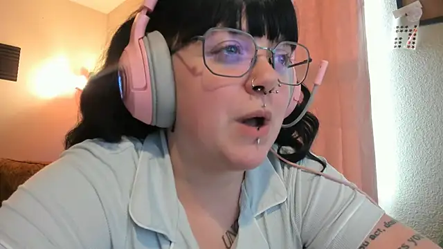 cute_aggro_gamer_girl's Live XXX Chat