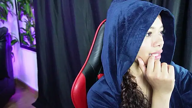 sara_sharma_'s Live XXX Chat