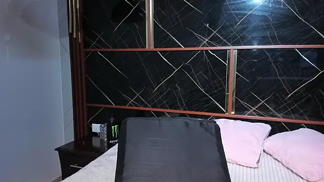 Chat XXX en directo de HannyThompson