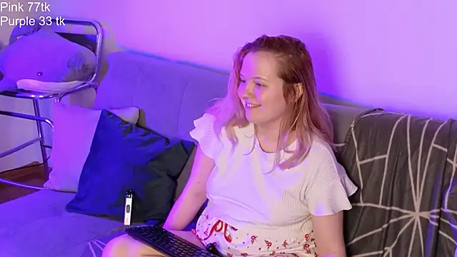 RoseThomas_'s Live XXX Chat