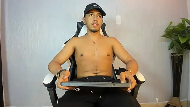 Brand_Collins' Live XXX Chat