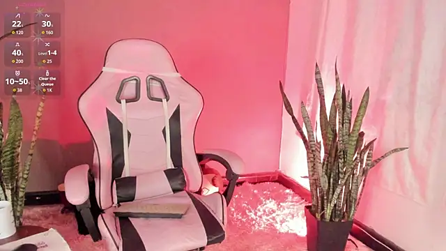 Chat +18 de Nicolle_paarkerr ao vivo