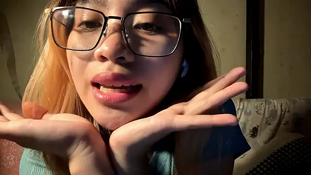 LenoraFrailey's Live XXX Chat