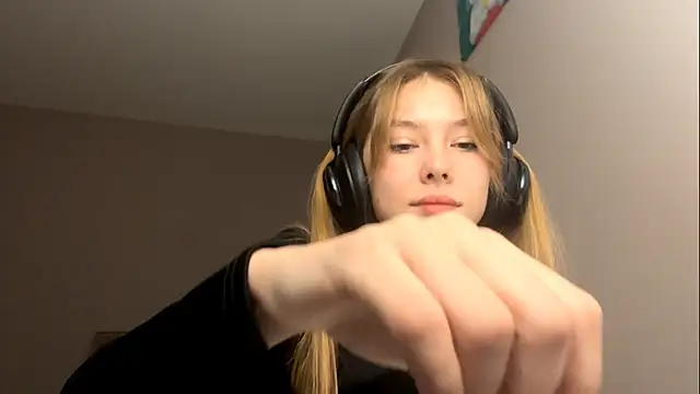 LindyUnderkoffler's Live XXX Chat