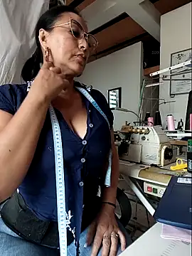 Naomy_Mature 即時 XXX 聊天