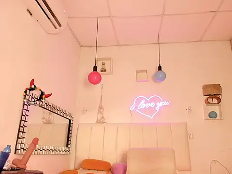 دردشة lilith_horny الجنسية المباشرة