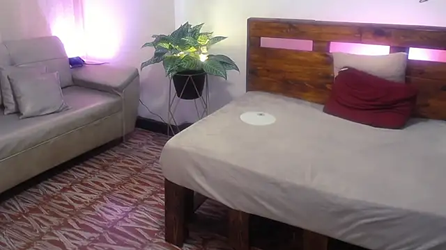 Yeseniaa25_'s Live XXX Chat