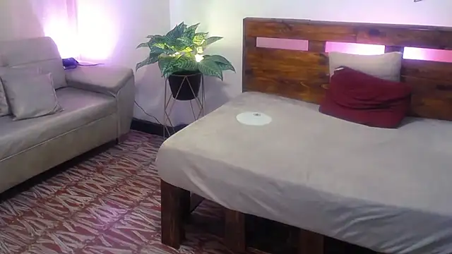 دردشة Yeseniaa25_ الجنسية المباشرة