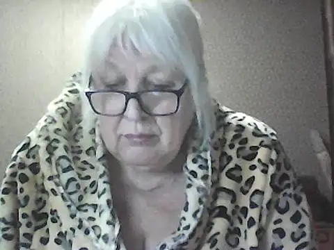 Alexia64231: онлайн-секс-чат