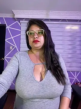 MiiaaJoness' Live XXX Chat