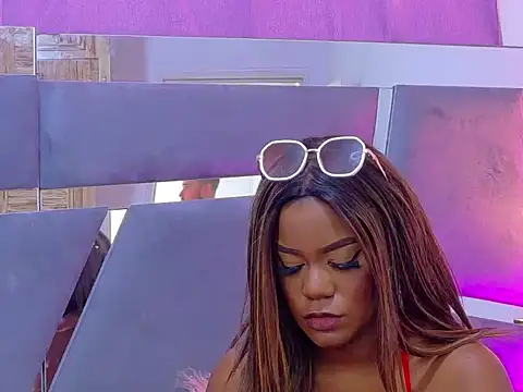 LorraiineJohnson's Live XXX Chat