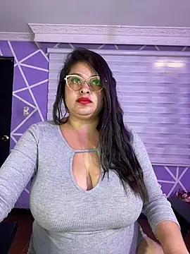 Онлайн чат XXX MiiaaJoness