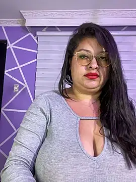 MiiaaJoness' Live XXX Chat