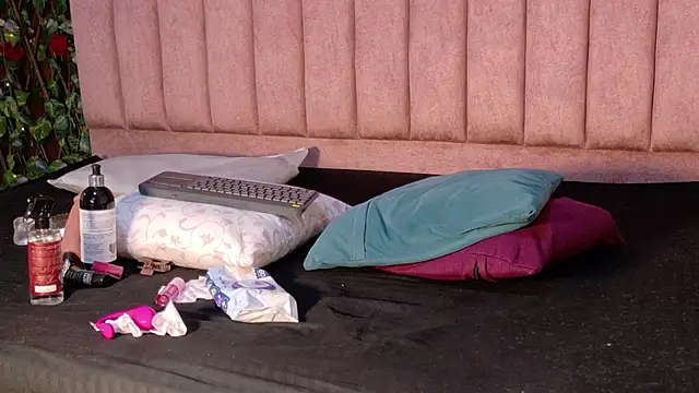 MiaJanss' Live XXX Chat