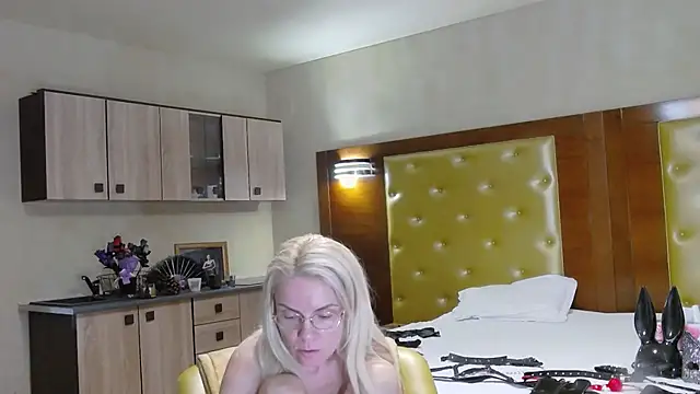 DomCaprisse's Live XXX Chat