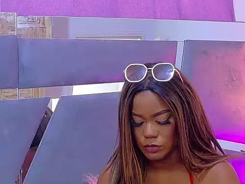 LorraiineJohnson's Live XXX Chat