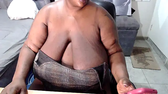 BIG_BOOBS_ASS_QEEN Chat XXX in diretta