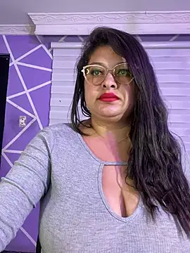 MiiaaJoness Adlı Modelin Canlı XXX Sohbeti