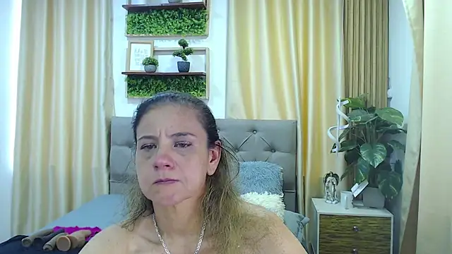 sasi_luna's Live XXX Chat