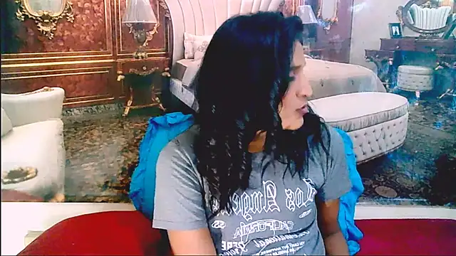 IndianSexcSmyle's Live XXX Chat