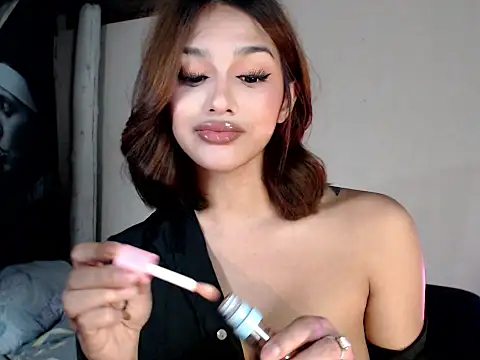 itsmekarinaaa Adlı Modelin Web Kamerası Şovu