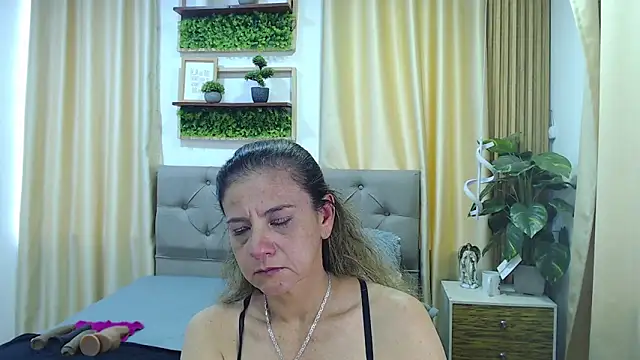 sasi_luna élő XXX-chatje