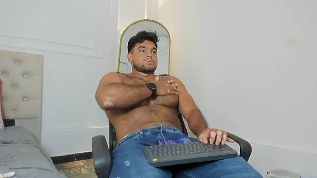 Big_furry_bear13のウェブカメラショー