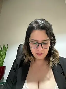 amooraaamoon's Live XXX Chat