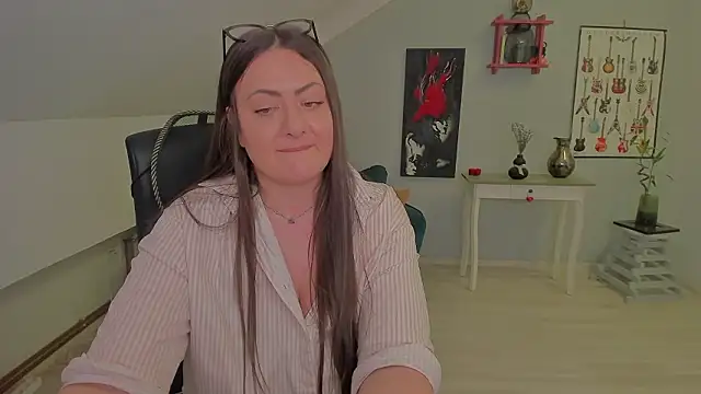 MistressDarrah's Live XXX Chat