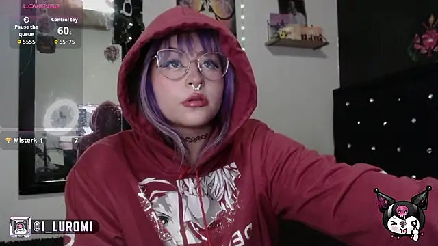 IluromiのライブXXXチャット