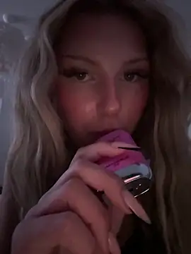 Pokazy przed kamerką – blondeeee