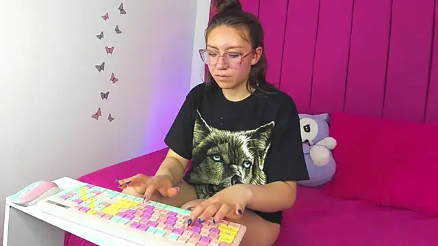 BellaLuck Live XXX Chat