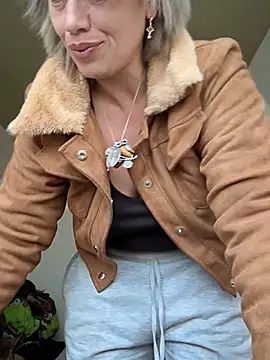 MAGDALAKOVANOVAのライブXXXチャット