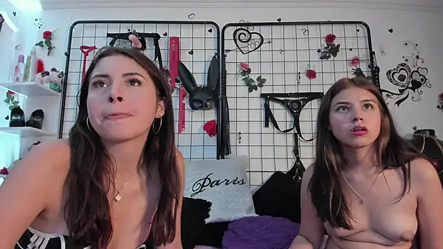 playful-girls' Webcam Show