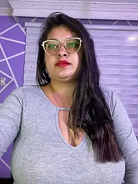 MiiaaJoness 即時 XXX 聊天