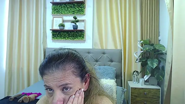 sasi_luna's Live XXX Chat