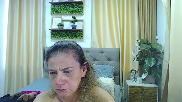 sasi_luna's Live XXX Chat