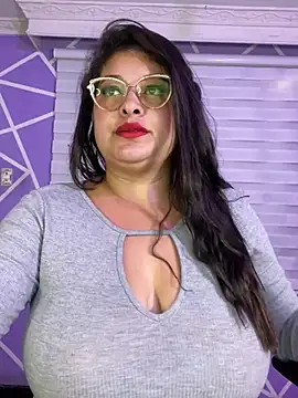 Pertunjukan Kamera Web MiiaaJoness