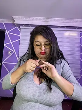 MiiaaJoness' Live XXX Chat