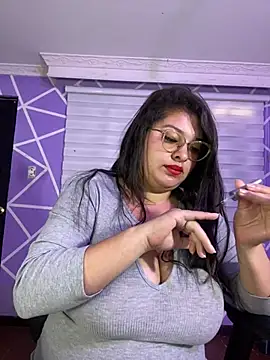 MiiaaJoness Adlı Modelin Canlı XXX Sohbeti