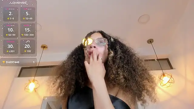 Chat +18 de Hanna_Cornee_ ao vivo