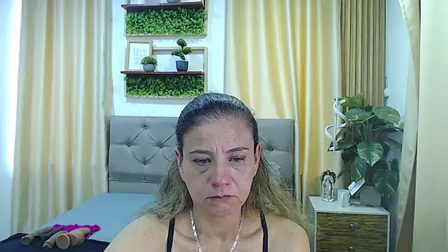 sasi_luna Chat XXX live