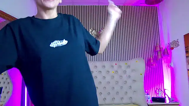 PlayfulShow's Live XXX Chat