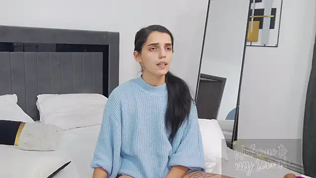 SoniaMoonnn's Live XXX Chat