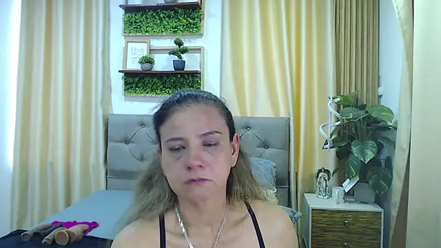 Czat XXX na żywo – sasi_luna