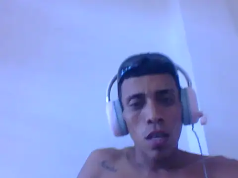 Skinny_horny_boy élő XXX-chatje