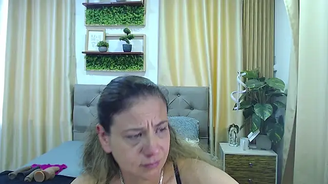 sasi_luna: онлайн-секс-чат