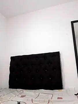 LauraHorny69のライブXXXチャット