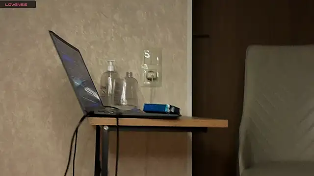 NoFace_Model's Live XXX Chat